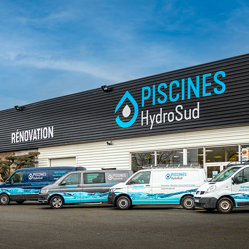 Façade de magasin Piscines HydroSud - restez visible